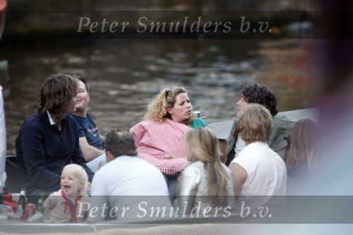 Amsterdam 9 mei 2008
Sander Vahle met een vriendin en Menno Kohler met zijn vriendin samen varend in een sloep op de grachten