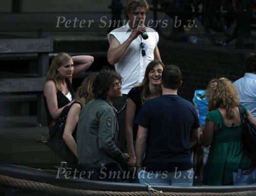 Amsterdam 9 mei 2008
Sander Vahle met een vriendin en Menno Kohler met zijn vriendin samen varend in een sloep op de grachten