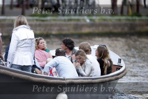 Amsterdam 9 mei 2008
Sander Vahle aan het varen met een vriendin en Menno Kohler met zijn vriendin.
Peter Smulders bv