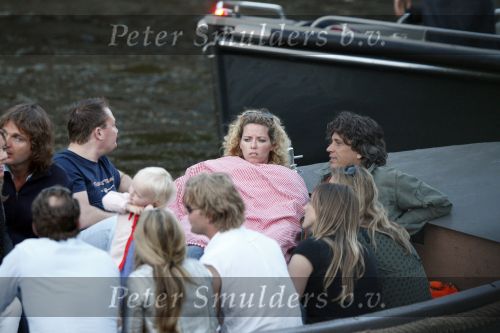 Amsterdam 9 mei 2008
Sander Vahle met een vriendin en Menno Kohler met zijn vriendin samen varend in een sloep op de grachten