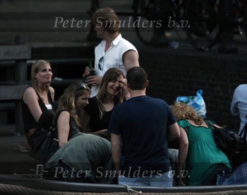 Amsterdam 9 mei 2008
Sander Vahle met een vriendin en Menno Kohler met zijn vriendin samen varend in een sloep op de grachten
