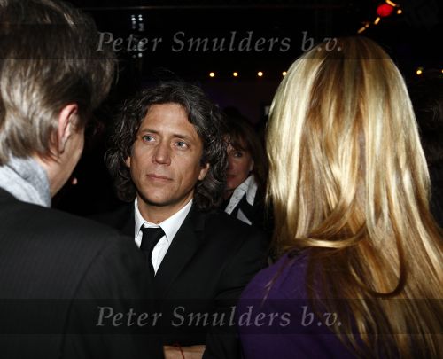 Hilversum 26 januari 2009
Linda de Mol bij de uitreiking van de gouden beelden bij beeld en geluid. Linda met Sander Vahle en Jeroen v Koningsbrugge
Peter Smulders bv