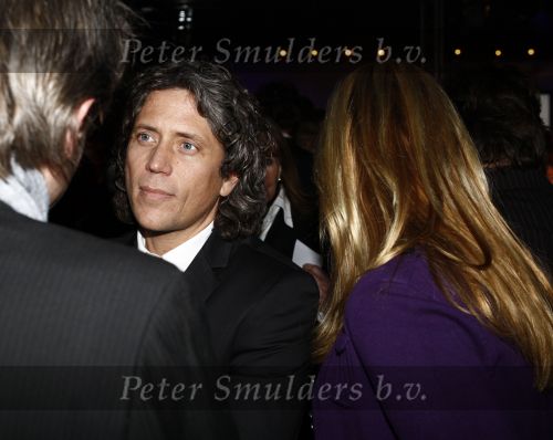 Hilversum 26 januari 2009
Linda de Mol bij de uitreiking van de gouden beelden bij beeld en geluid. Linda met Sander Vahle en Jeroen v Koningsbrugge
Peter Smulders bv