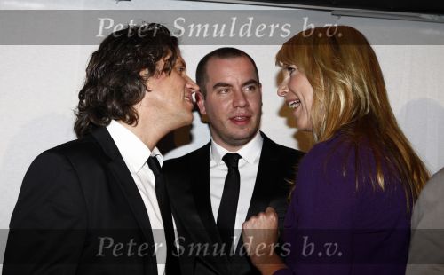 Hilversum 26 januari 2009
Linda de Mol bij de uitreiking van de gouden beelden bij beeld en geluid. Linda met Sander Vahle en Jeroen v Koningsbrugge
Peter Smulders bv