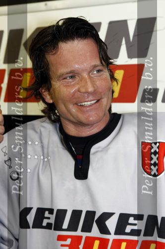 Amsterdam 21 maart 2009
RTL ewn SBS 6 ijshockeyen tegen elkaar op de Jaap Eden baan. Sander Janson
Peter Smulders bv