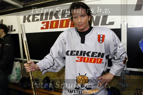 Amsterdam 21 maart 2009
RTL ewn SBS 6 ijshockeyen tegen elkaar op de Jaap Eden baan. Sander Janson
Peter Smulders bv