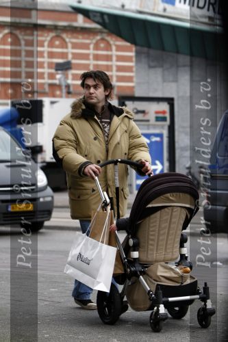 Amsterdam 26 januari 2008
Sander vriend Irene v d Laar met zoon in kinderwagen.