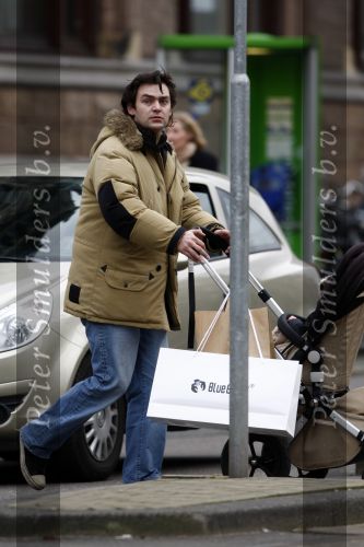 Amsterdam 26 januari 2008
Sander vriend Irene v d Laar met zoon in kinderwagen.