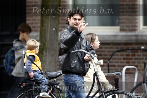 Amsterdam 27 mei 2008
Sander v d Laar met zijn zoontje Vince en India de dochtyer van Irene v d Laar op de fiets.