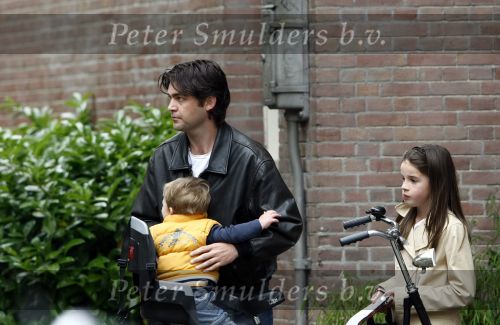 Amsterdam 27 mei 2008
Sander v d Laar met zijn zoontje Vince en India de dochtyer van Irene v d Laar op de fiets.