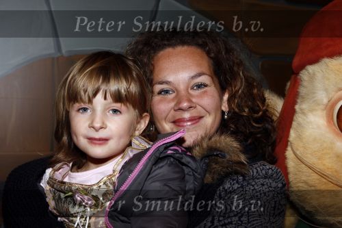 Amsterdam 25 januari 2009
Premiere de dappere muis in Tuschinski. sara Kroos met dochter en een vriendin
Peter Smulders bv