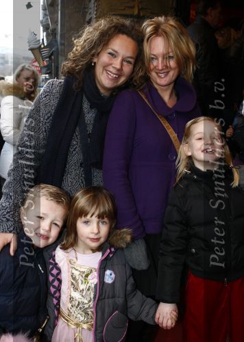 Amsterdam 25 januari 2009
Premiere de dappere muis in Tuschinski. sara Kroos met dochter en een vriendin
Peter Smulders bv