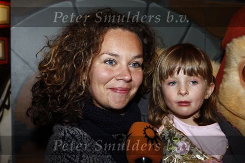 Amsterdam 25 januari 2009
Premiere de dappere muis in Tuschinski. sara Kroos met dochter en een vriendin
Peter Smulders bv