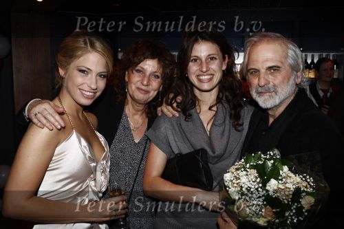 Tilburg 25 januari 2009
Premiere High school musical in de schouwburg van Tilburg met in de hoofdrollen Tommie Christiaan Nathalie v Gent Sarah Chronis Paul Boereboom Maickel Leijenhorst en Natalie la Rose.Sarah met ouders Adrienne Kleiweg en zus
Peter Smulders bv