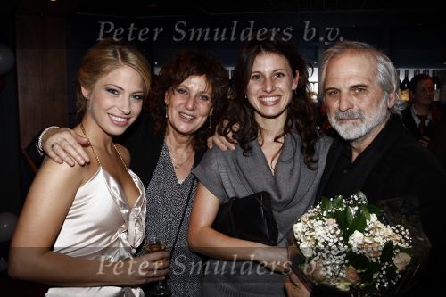 Tilburg 25 januari 2009
Premiere High school musical in de schouwburg van Tilburg met in de hoofdrollen Tommie Christiaan Nathalie v Gent Sarah Chronis Paul Boereboom Maickel Leijenhorst en Natalie la Rose.Sarah met ouders Adrienne Kleiweg en zus
Peter Smulders bv