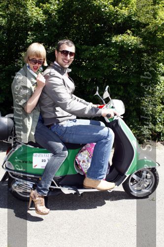 Amsterdam 12 mei 2009
Het blad Grazia organiseert samen met vespa scooters een leuke rally door amsterdam heen. Sebastiaan Labrie met zijn vriendin
Peter Smulders bv