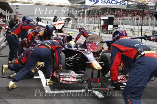 Barcelona 11 maart 2009
Test dag voor de formule 1 teams op het circuit van Barcelona. Sebastian Buemi in een Red Bull Torro Rosso
Peter Smulders bv