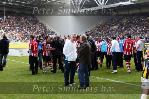 Arnhem, 20 April 2008 Kompetitiewedstrijd Vitesse-PSV, eindstand 0-1 Seizoen 2007/2008
PSV Landskampioen
Rob Fleur intervieuwt Sef Vergoossen na afloop van de wedstrijd