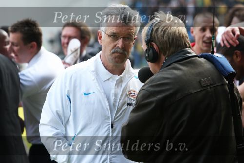 Arnhem, 20 April 2008 Kompetitiewedstrijd Vitesse-PSV, eindstand 0-1 Seizoen 2007/2008
PSV Landskampioen
Rob Fleur intervieuwt Sef Vergoossen na afloop van de wedstrijd