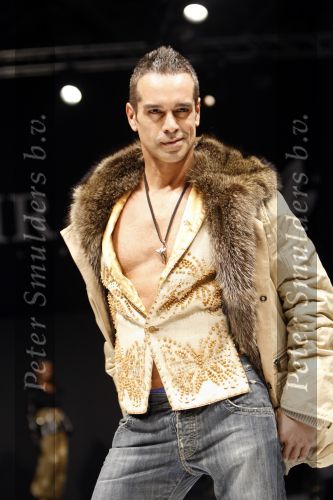 Amsterdam 7 december 2007
Modeshow Sheila de Vries op de Miljonairsfair met Anouk v Nes en Micky Hoogendijk.