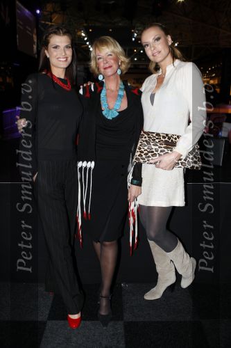 Amsterdam 7 december 2007
Modeshow Sheila de Vries op de Miljonairsfair met Anouk v Nes en Micky Hoogendijk.