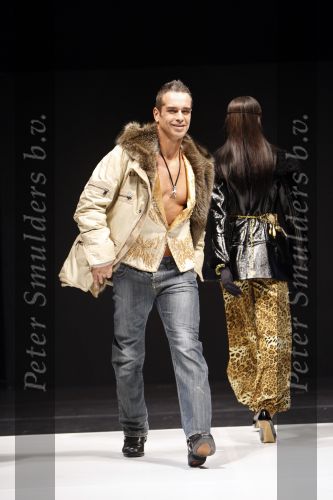 Amsterdam 7 december 2007
Modeshow Sheila de Vries op de Miljonairsfair met Anouk v Nes en Micky Hoogendijk.