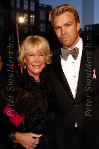 Amsterdam 29 september 2008
Pink Ribbon gala in het concert gebouw.Sheila de Vries met zoon Gideon
Peter Smulders bv