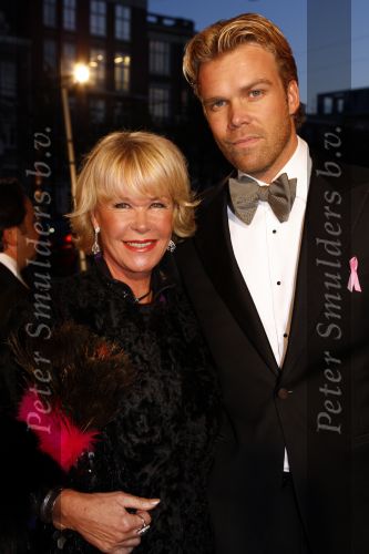 Amsterdam 29 september 2008
Pink Ribbon gala in het concert gebouw.Sheila de Vries met zoon Gideon
Peter Smulders bv