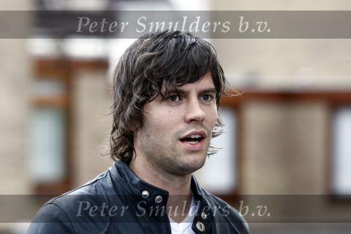 Volendam 19 mei 2009
Vandaag werd bekend gemaakt dat Yolanthe Cabau v Kasbergen en Jan smit na 2 en een half jaar hun relatie hebben verbroken. Voor hun huis stond veel pers en fans. Simon Keizer
Peter Smulders bv