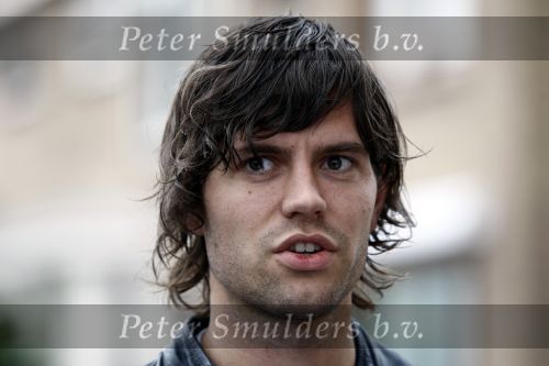Volendam 19 mei 2009
Vandaag werd bekend gemaakt dat Yolanthe Cabau v Kasbergen en Jan smit na 2 en een half jaar hun relatie hebben verbroken. Voor hun huis stond veel pers en fans. Simon Keizer
Peter Smulders bv