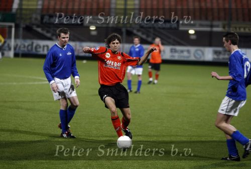 Volendam 24 maart 2009
Artiesten volendam waaronder Jan Smit en Simon Keizer voetballen in het stadion van Volendam tegen oa Mental Theo nabuurs Grad Damen en Rashid. Dick Jol is de scheidsrechter. Uiteindelijk wint brabant met 2-4
Peter Smulders bv