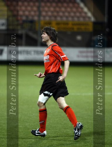 Volendam 24 maart 2009
Artiesten volendam waaronder Jan Smit en Simon Keizer voetballen in het stadion van Volendam tegen oa Mental Theo nabuurs Grad Damen en Rashid. Dick Jol is de scheidsrechter. Uiteindelijk wint brabant met 2-4
Peter Smulders bv