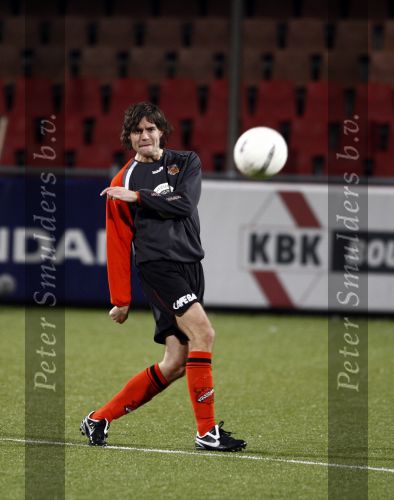 Volendam 24 maart 2009
Artiesten volendam waaronder Jan Smit en Simon Keizer voetballen in het stadion van Volendam tegen oa Mental Theo nabuurs Grad Damen en Rashid. Dick Jol is de scheidsrechter. Uiteindelijk wint brabant met 2-4
Peter Smulders bv