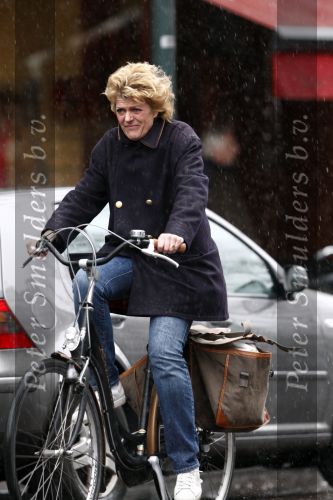 Amsterdam 5 april 2008
Simone Kleinsma op de fiets in de regen.