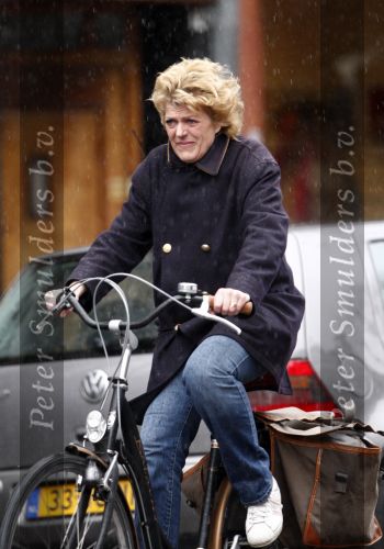 Amsterdam 5 april 2008
Simone Kleinsma op de fiets in de regen.