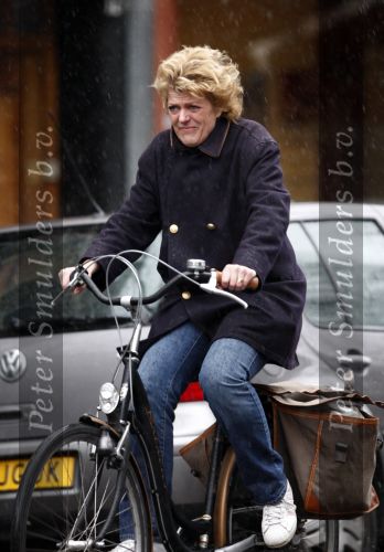 Amsterdam 5 april 2008
Simone Kleinsma op de fiets in de regen.