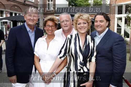 Amsterdam 12 mei 2008
Surprise party voor de 50e verjaardag van Simone Kleinsma in hotel arena. 
Simone Kleinsma met haar man Guus Verstraete , Joop v d Ende met zijn vrouw Janine v d Ende en Erwin v Lambaart