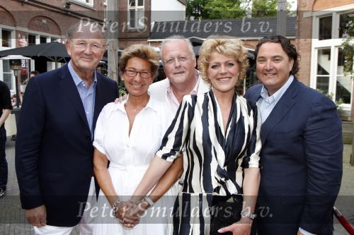 Amsterdam 12 mei 2008
Surprise party voor de 50e verjaardag van Simone Kleinsma in hotel arena. 
Simone Kleinsma met haar man Guus Verstraete , Joop v d Ende met zijn vrouw Janine v d Ende en Erwin v Lambaart