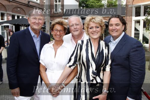 Amsterdam 12 mei 2008
Surprise party voor de 50e verjaardag van Simone Kleinsma in hotel arena. 
Simone Kleinsma met haar man Guus Verstraete , Joop v d Ende met zijn vrouw Janine v d Ende en Erwin v Lambaart