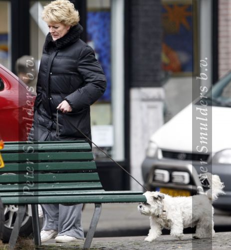 Amsterdam 14 januari 2009
Simone Kleinsma met Guus Verstraete en hond op de cornelis schuytstraat.
Peter Smulders bv