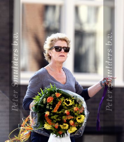 Amsterdam 27 september 2008
Simone Kleinsma met een bos bloemen.
Peter Smulders bv