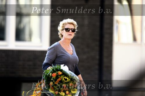 Amsterdam 27 september 2008
Simone Kleinsma met een bos bloemen.
Peter Smulders bv
