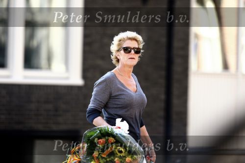 Amsterdam 27 september 2008
Simone Kleinsma met een bos bloemen.
Peter Smulders bv