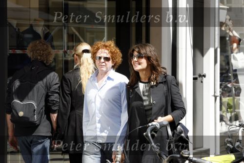 Amsterdam 22 april 2009
Simply Red samen met zijn vriendin Gabriella Wesberry op de pc hooftstraat.
Peter Smulders bv