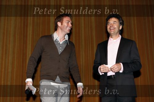 Amsterdam 12 april 2008
Sipke Jan Bousema met afscheid nemend direkteur van film maatschappij  bij de premiere van Morrison krijgt een zusje.