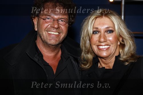 Hilversum 5 maart 2009
Uitreiking gouden buma harpen in studi 21. Sjoukje Smit met haar kersverse echtgenote/man
Peter Smulders bv