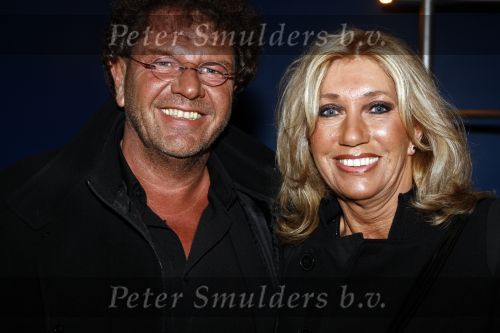 Hilversum 5 maart 2009
Uitreiking gouden buma harpen in studi 21. Sjoukje Smit met haar kersverse echtgenote/man
Peter Smulders bv