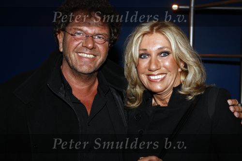 Hilversum 5 maart 2009
Uitreiking gouden buma harpen in studi 21. Sjoukje Smit met haar kersverse echtgenote/man
Peter Smulders bv