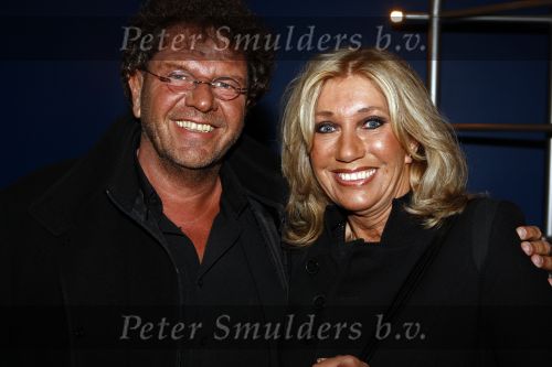 Hilversum 5 maart 2009
Uitreiking gouden buma harpen in studi 21. Sjoukje Smit met haar kersverse echtgenote/man
Peter Smulders bv