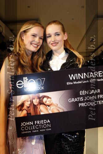 Amsterdam 21 oktober 2007
Finale model  elite in het hilton. Sofie Oosterwaal (l) en winnares Jaimy Visscher